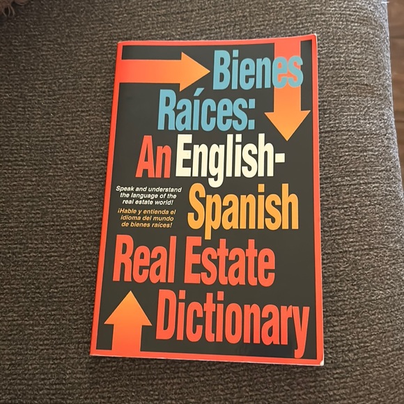 Book for bienes raíces dictionary English to Spanish real estate dictionary - Picture 1 of 3